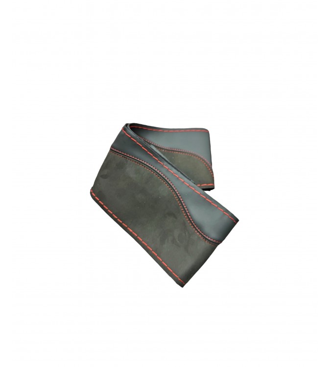 Husa volan cu ac si ata  imitatie piele si  alcantara  , marime M, culoare Negru cusatura rosie  Cod: WK-1011