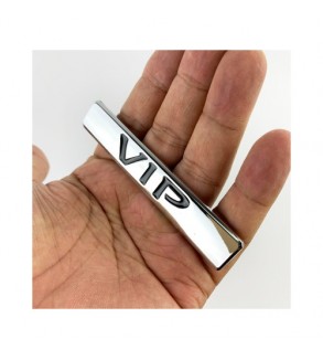 Ornament metalic auto Vip cromat 9.4x1.6 cm Cod: JST-08